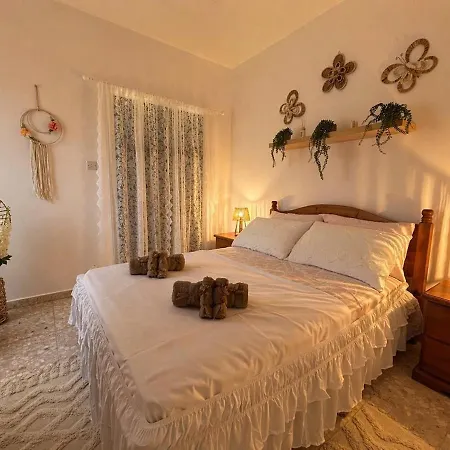 Kyblue Management - 2br Steps From Harbour Apartman Paphos
