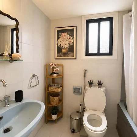 Kyblue Management - 2br Steps From Harbour Apartman