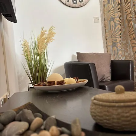 Kyblue Management - 2br Steps From Harbour شقة